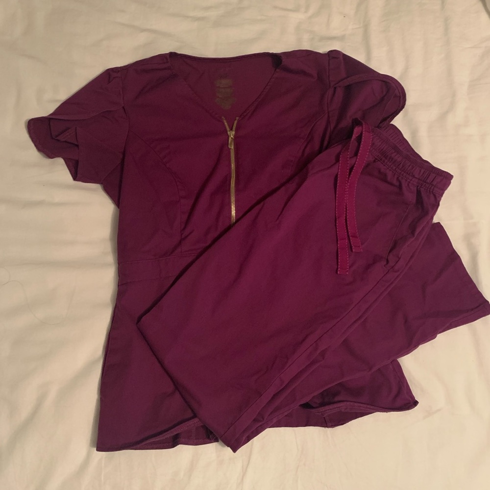 Jaanuu tulip top scrub set